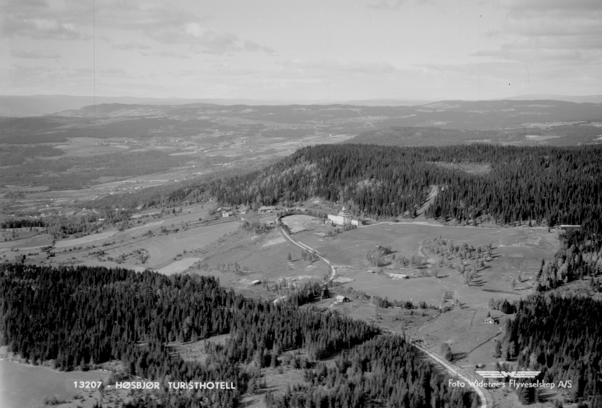 Anno Domkirkeodden, Flyfoto av Høsbjør turisthotell, Furnes, Ringsaker.