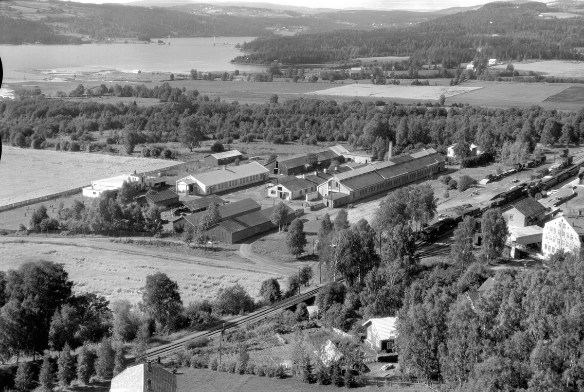 Anno Domkirkeodden, Flyfoto av Brumunddal stasjon, Globus Maskinfabrikk, Brumunddal.