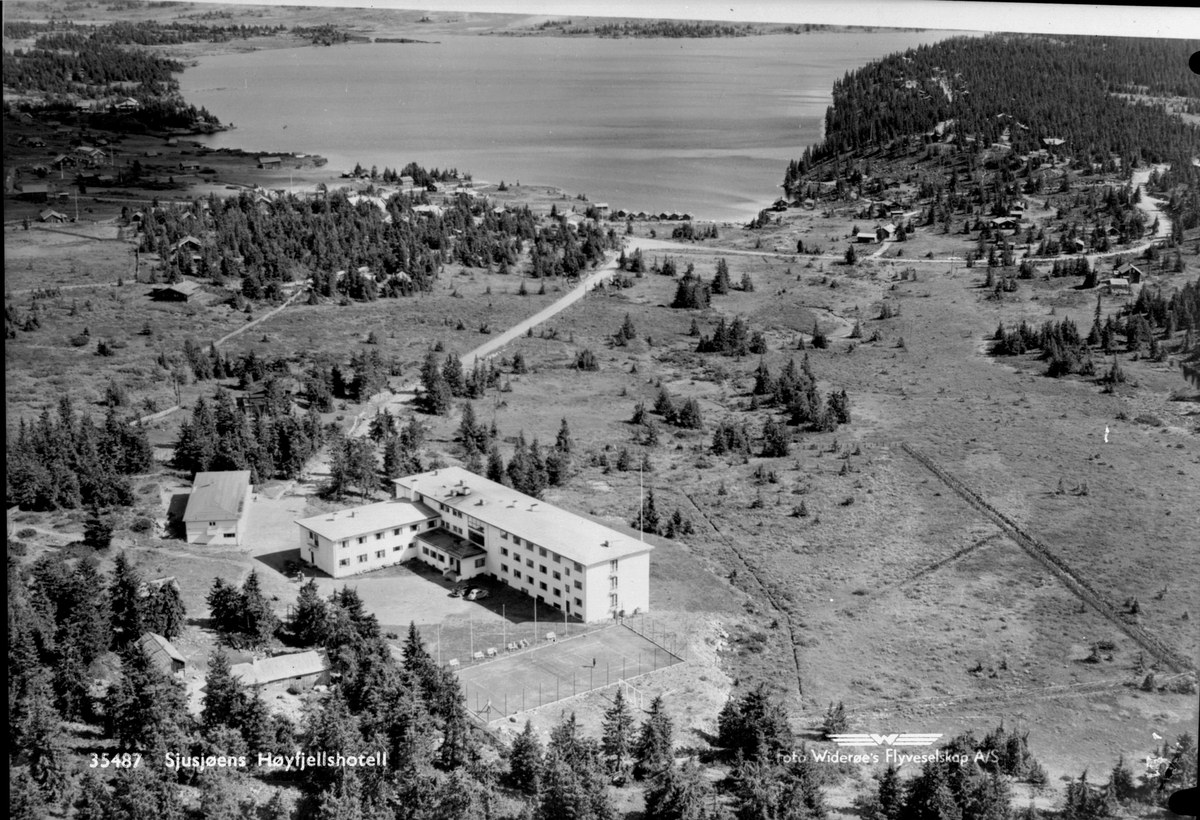 Anno Domkirkeodden, Flyfoto av Sjusjøen høyfjellshotell , Ringsakerfjellet.
