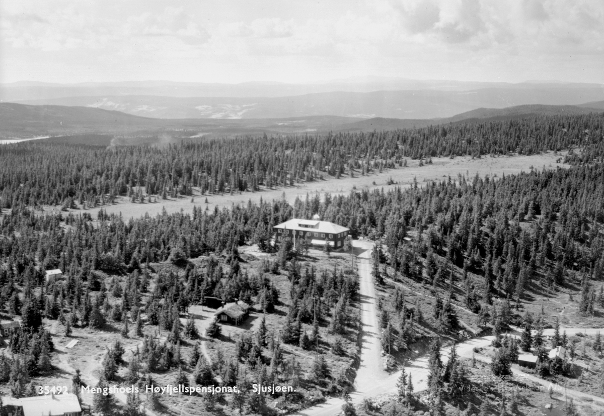 Anno Domkirkeodden, Flyfoto av Mengshoels høyfjellspensjonat, Sjusjøen, Ringsakerfjellet.
