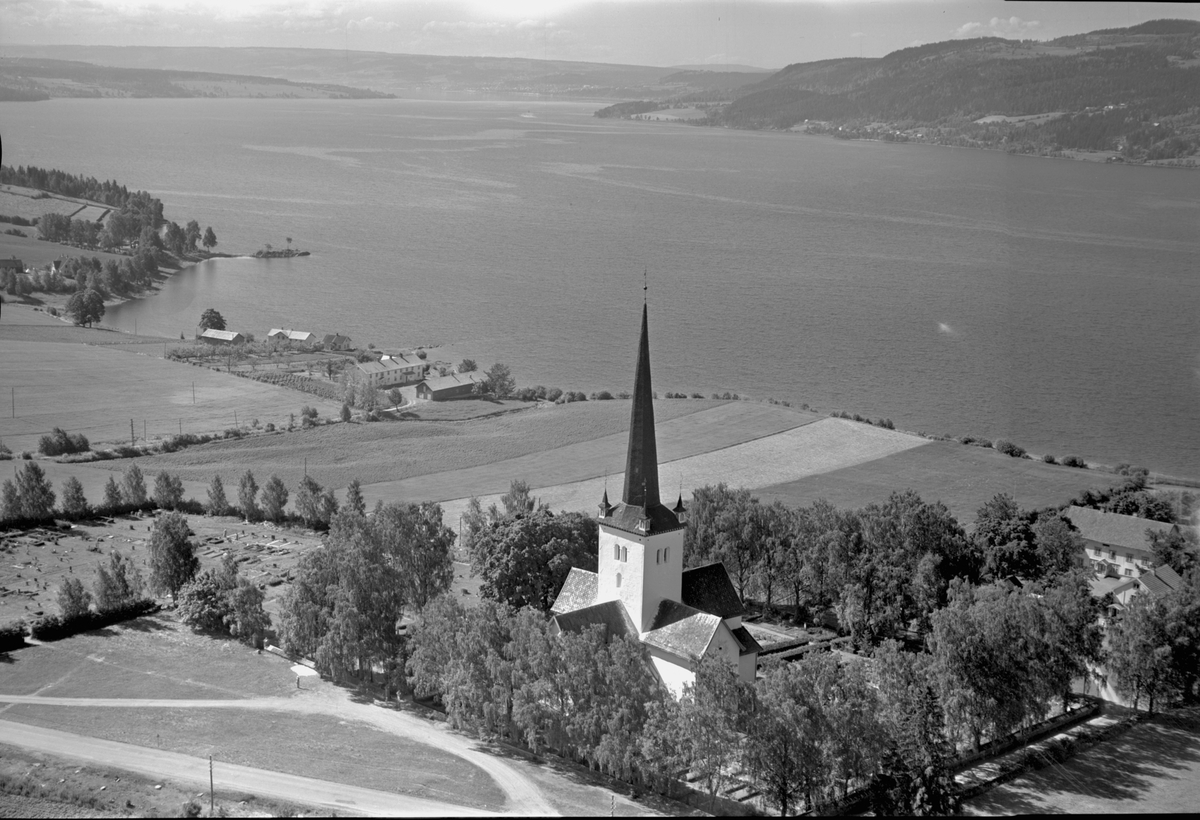 Anno Domkirkeodden, Flyfoto av landskap mot Mjøsa med Ringsaker kirke, Ringstrand gamlehjem.