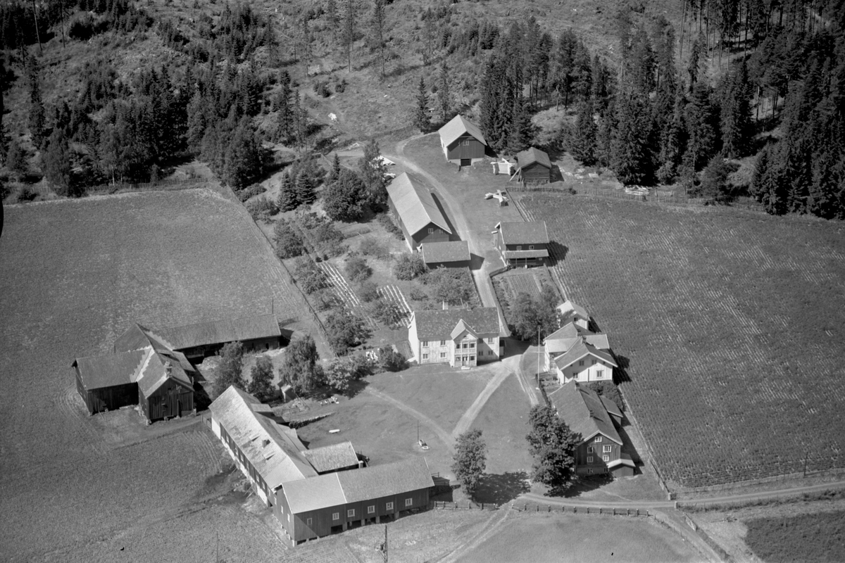 Anno Domkirkeodden, Flyfoto av Hundskjøl gard, Brøttum, Ringsaker.