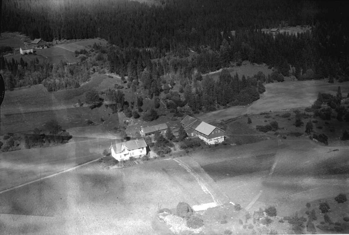 Anno Domkirkeodden, Flyfoto av Aaset søndre, Åsmarka, Ringsaker. I bakgrunnen til venstre, Aasethagen. Bakerst til høyre Sør Aasethagen.