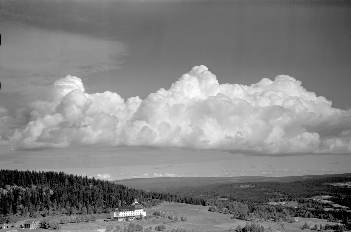 Anno Domkirkeodden, Flyfoto av Høsbjør turisthotell, Furnes, Ringsaker.
