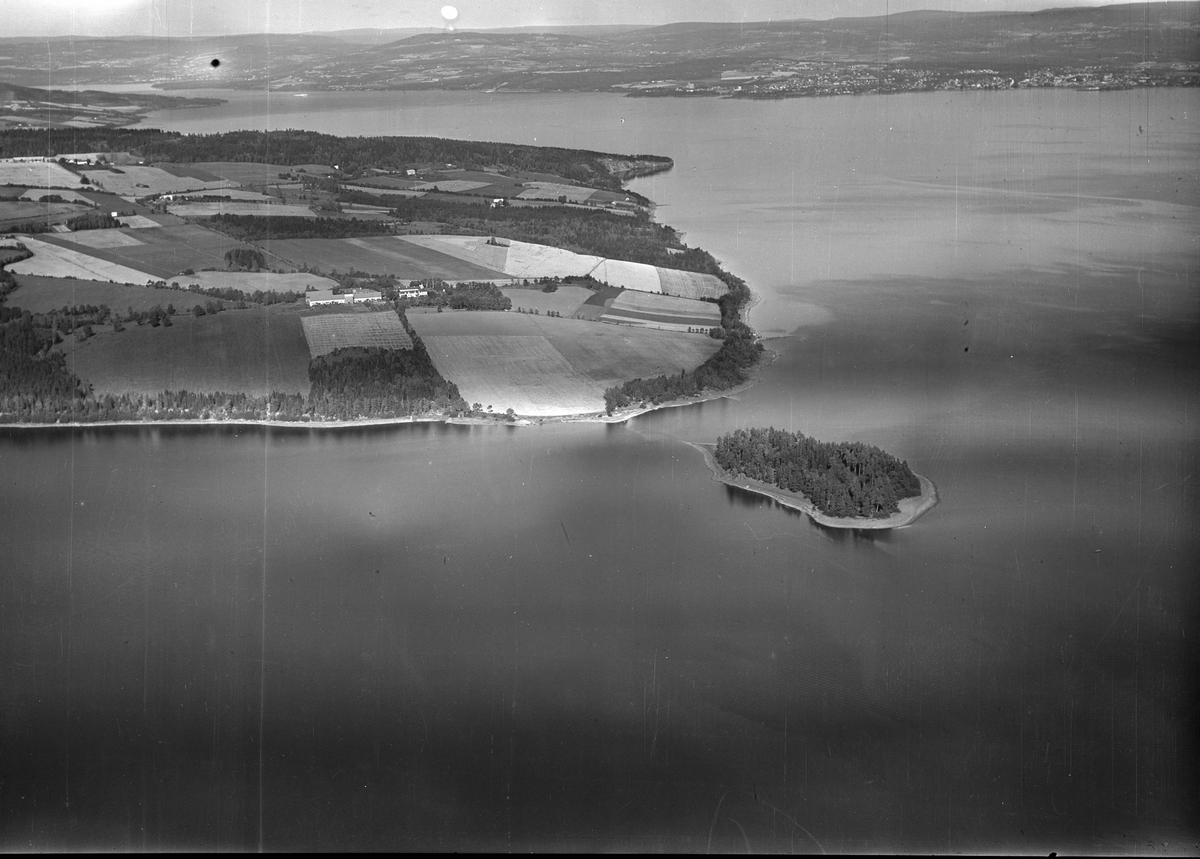Anno Domkirkeodden, Flyfoto, landskap, Hovinsholm, Mjøsa, Helgøya, Holmen.