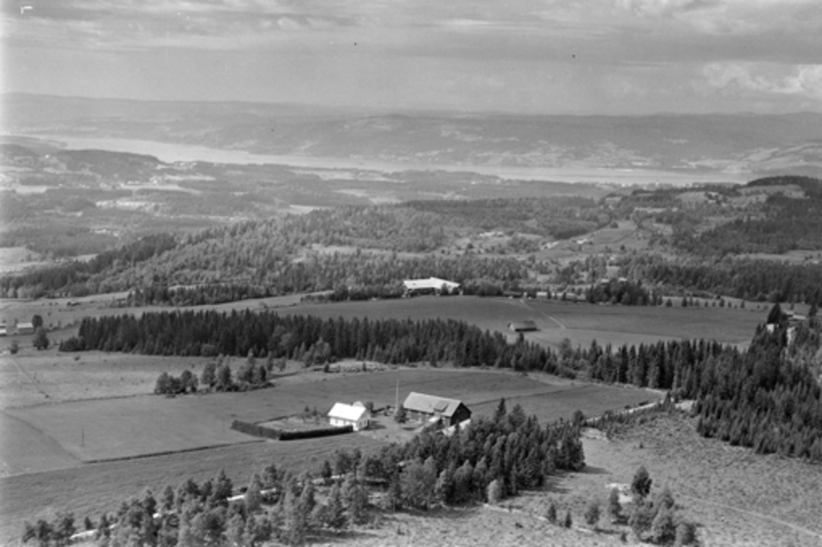 Anno Domkirkeodden, Flyfoto av Husum gard, Veldre, Ringsaker.