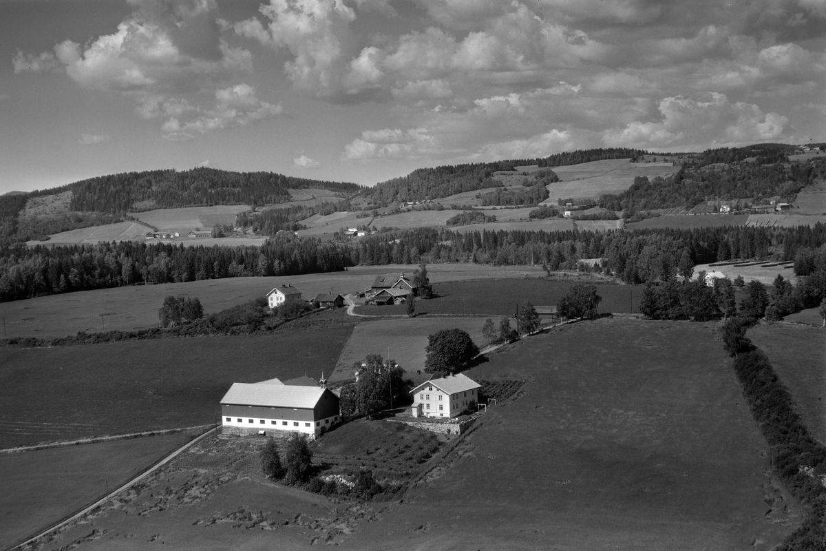 Widerøes Flyveselskap A/S, Flyfoto av Stolvstad gard, Rudshøgda, Ringsaker.