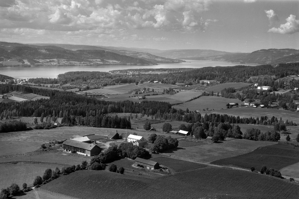 Widerøes Flyveselskap A/S, Flyfoto av Skapal gard, Ringsaker.