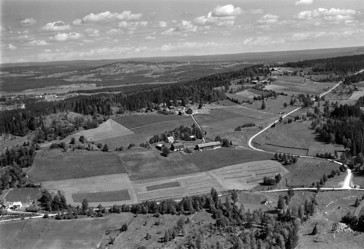 Widerøes Flyveselskap A/S, Flyfoto av Syljuåshagen nedre, Ring, Ringsaker.