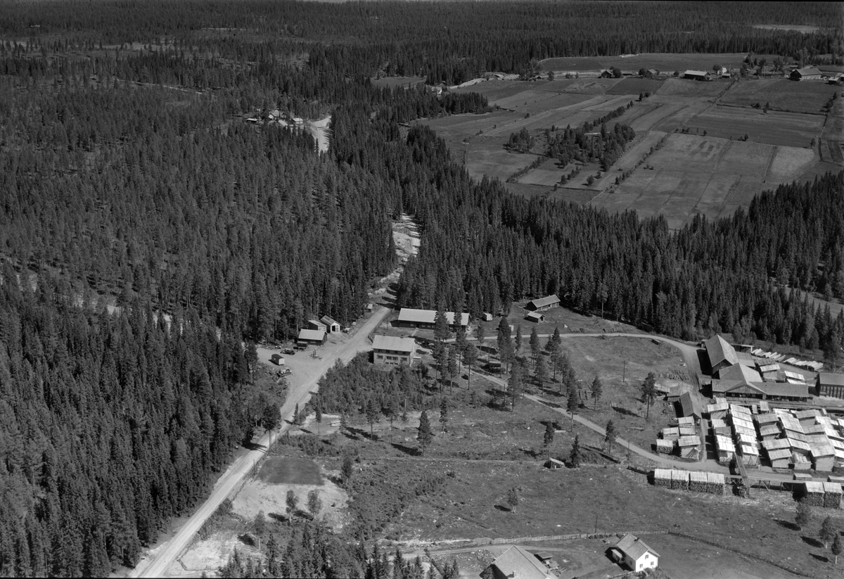 Widerøes Flyveselskap A/S, Flyfoto av Klyftmoen sag, Veldre almenning, Ringsaker.