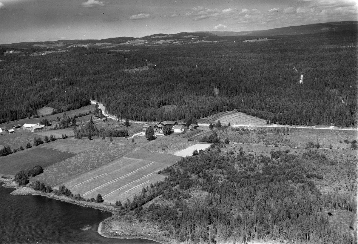 Widerøes Flyveselskap A/S, Flyfoto av Hemma søndre gard, Brøttum, Ringsaker.