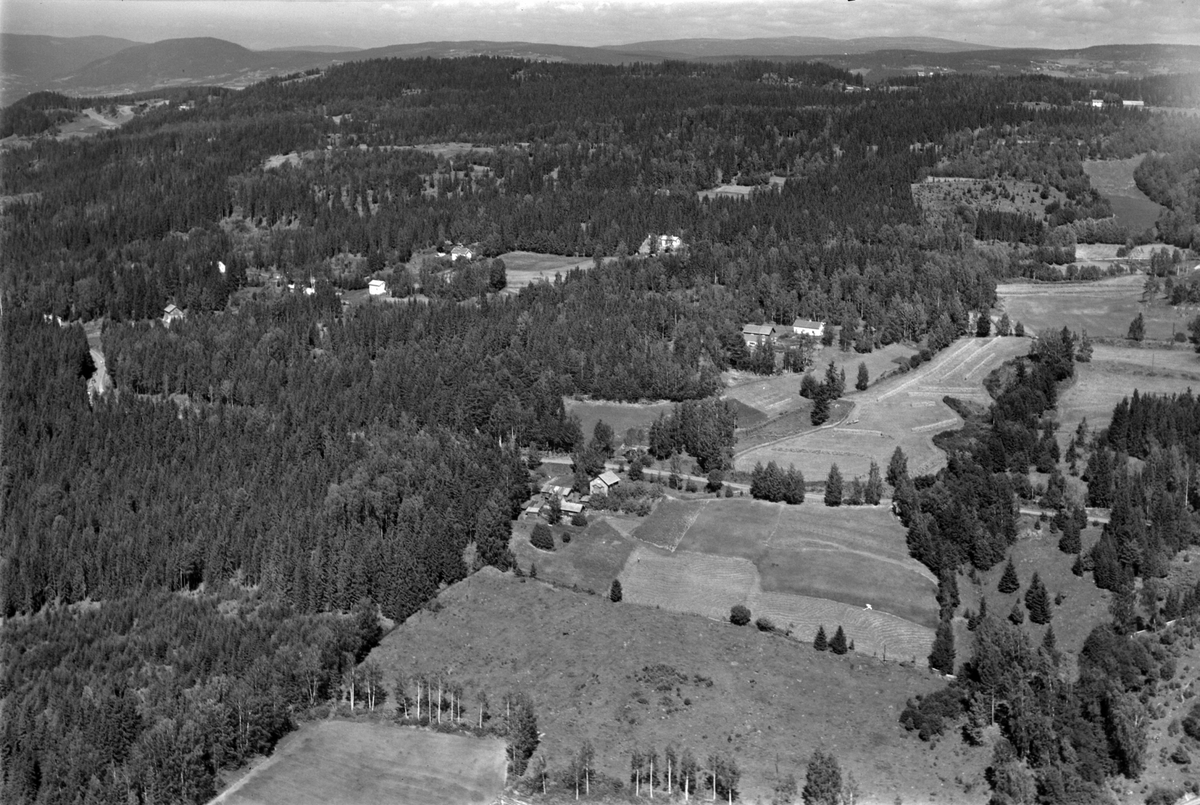 Widerøes Flyveselskap A/S, Flyfoto ukjent sted, Brøttum, Ringsaker.