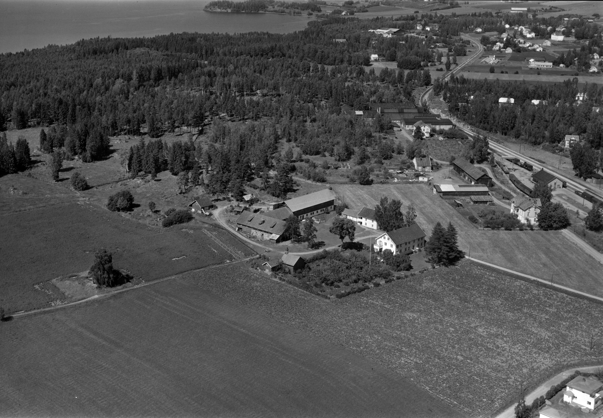 Widerøes Flyveselskap A/S, Flyfoto av Mo gard, Moelv, Ringsaker.