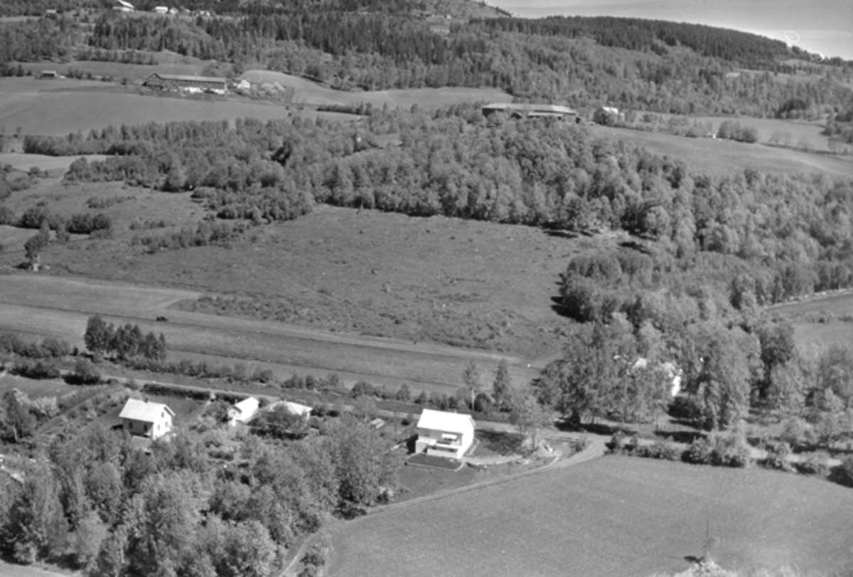 Widerøes Flyveselskap A/S, Flyfoto av Furnesvegen, Kongelhol, Mørkvedjordet, Brumunddal.
