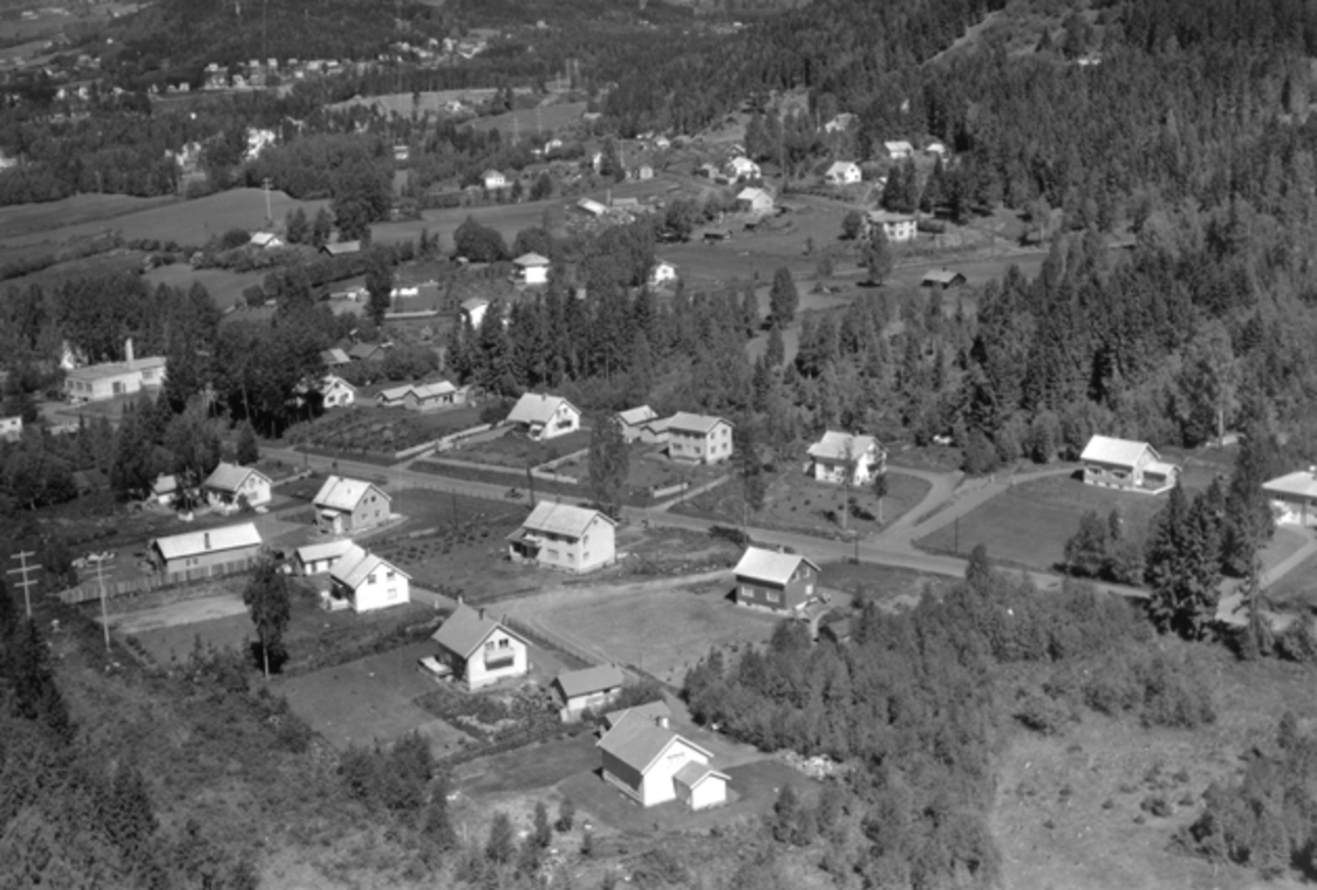 Widerøes Flyveselskap A/S, Flyfoto av Furnesvegen, Brumunddal.