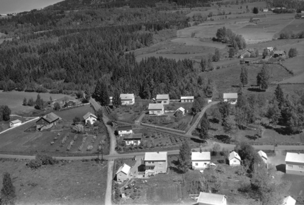 Widerøes Flyveselskap A/S, Flyfoto av bebyggelse, Stenbekk, Brumunddal.