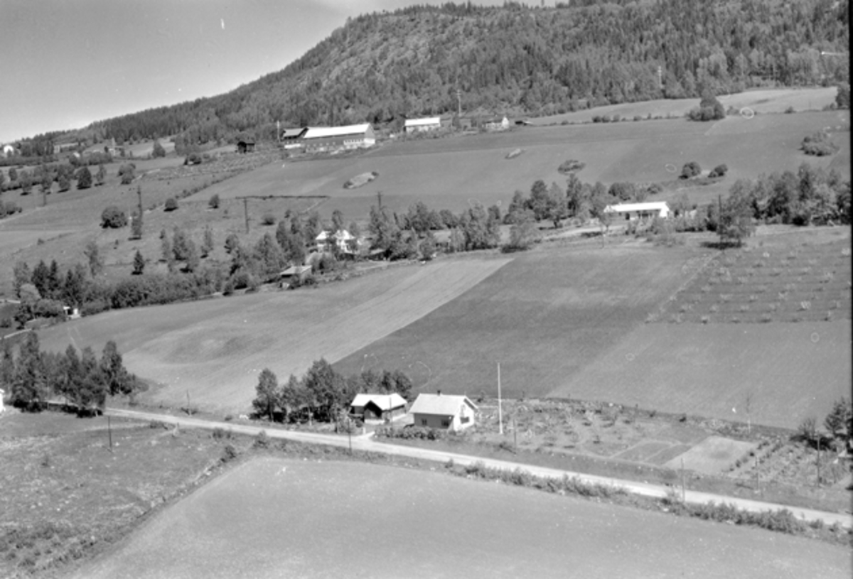 Widerøes Flyveselskap A/S, Flyfoto av Byflatvegen, Brumunddal.