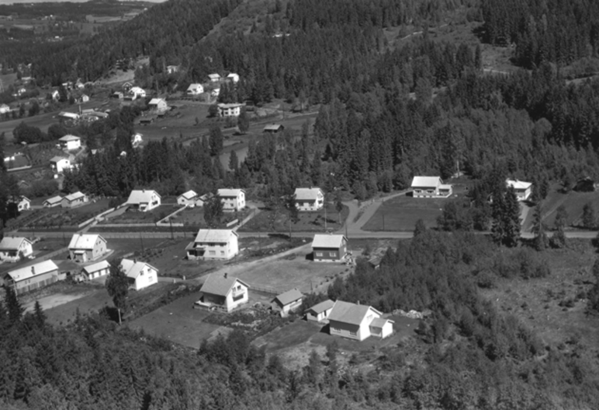 Widerøes Flyveselskap A/S, Flyfoto av Furnesvegen, Nerkvernvegen, Brumunddal.