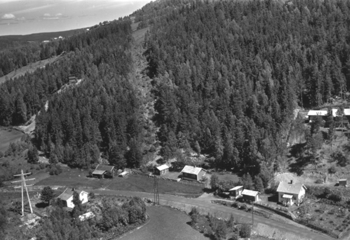 Widerøes Flyveselskap A/S, Flyfoto av bebyggelse, Tørudvegen, Brumunddal.