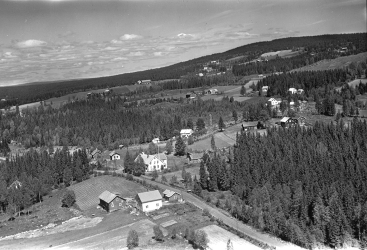 Widerøes Flyveselskap A/S, Flyfoto av bedehuset Åsheim, Nybygda, Ringsaker.