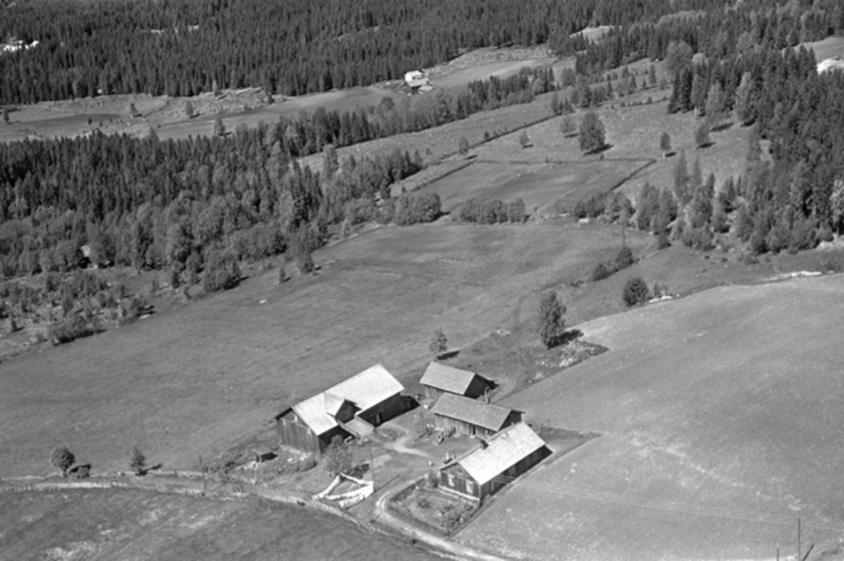 Widerøes Flyveselskap A/S, Flyfoto av Åset i Nybygda, Ringsaker.