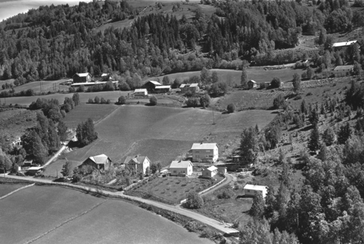 Widerøes Flyveselskap A/S, Flyfoto av bebyggelse, Nordåsvegen, Brumunddal.