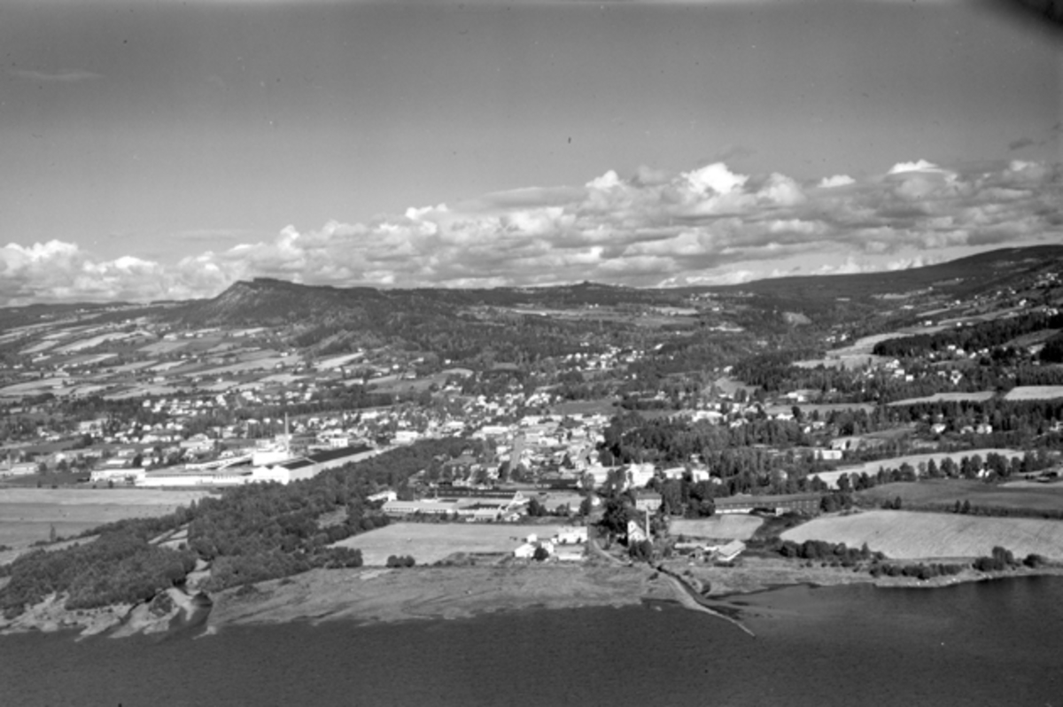 Widerøes Flyveselskap A/S, Flyfoto av Brumunddal.