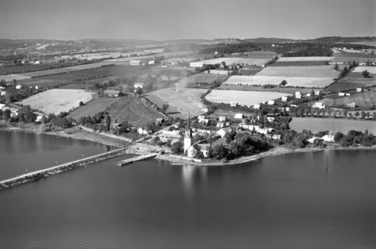 Widerøes Flyveselskap A/S, Flyfoto, Tingnes, Nes kirke, Nessundet bru, Mjøsa, Nes, Hedmark.