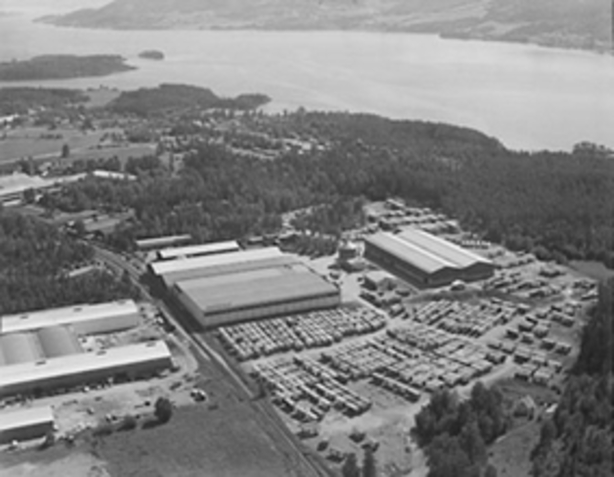Widerøes Flyveselskap A/S, Flyfoto av Moelven Bruk, Ringsaker.