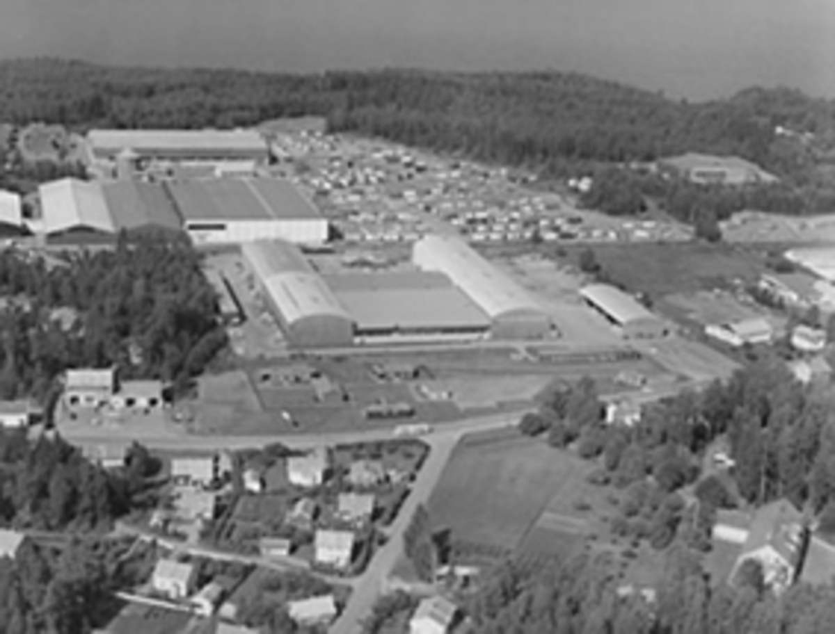 Widerøes Flyveselskap A/S, Flyfoto av Moelven Bruk, Ringsakerhus, Ringsaker.