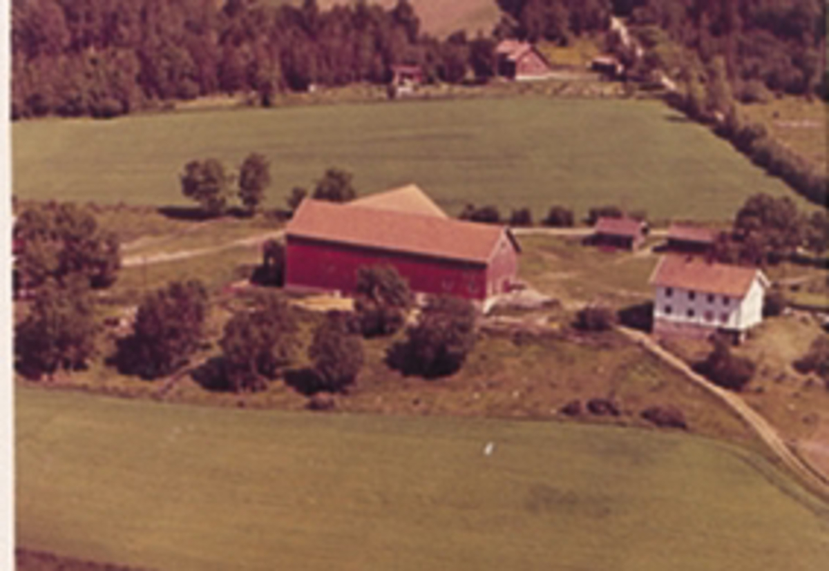Widerøes Flyveselskap A/S, Flyfoto av Mørkved lille, Brumunddal.