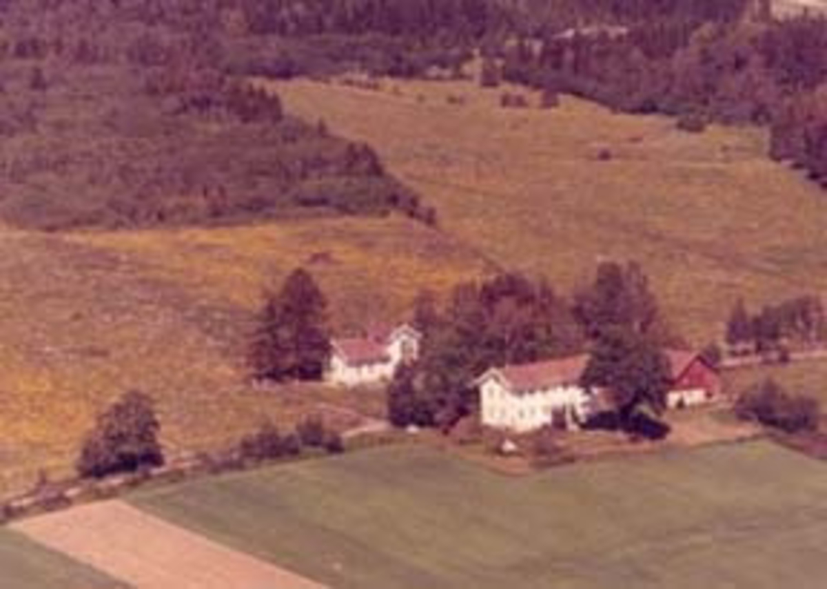 Widerøes Flyveselskap A/S, Flyfoto av Gaalaas gamle skole, Furnes, Ringsaker.