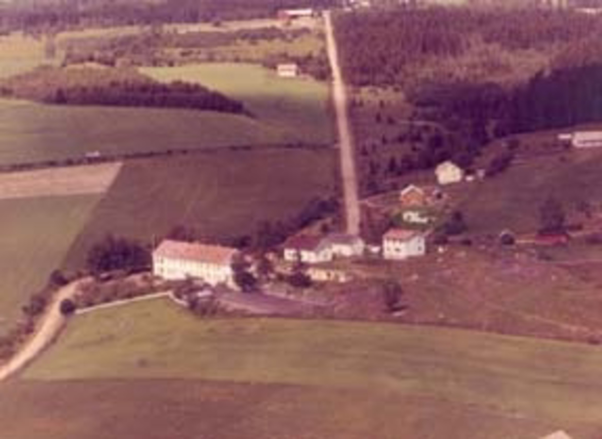 Widerøes Flyveselskap A/S, Flyfoto av Furnes Kvinneklinikk, Ringsaker.