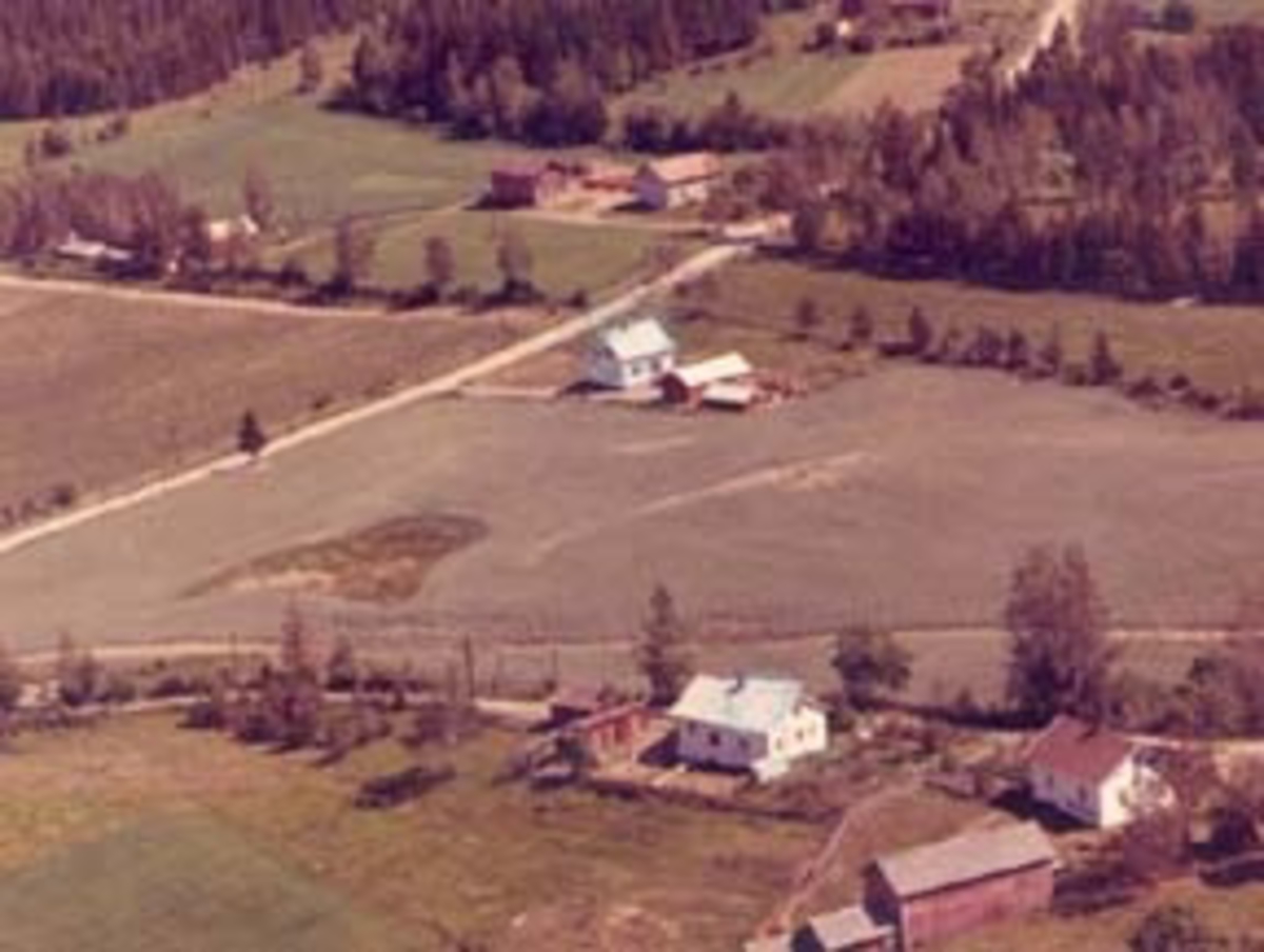 Widerøes Flyveselskap A/S, Flyfoto av Solbakken, Furnes, Ringsaker.