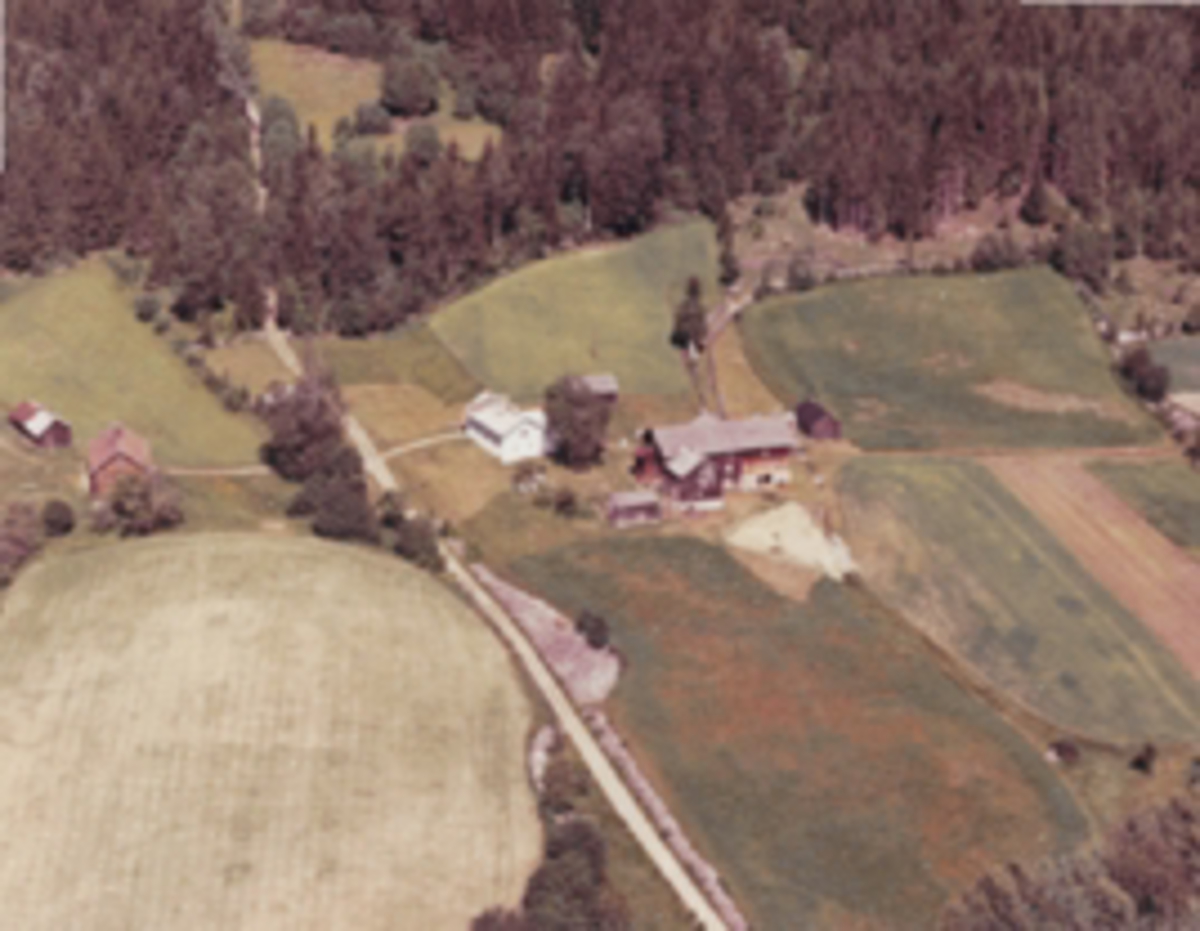 Widerøes Flyveselskap A/S, Flyfoto av ukjent sted, Furnes, Ringsaker.
