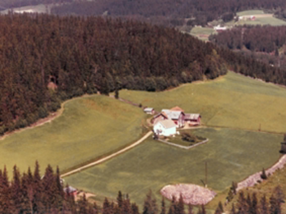 Widerøes Flyveselskap A/S, Flyfoto av Lunna gard, Furnes, Ringsaker.