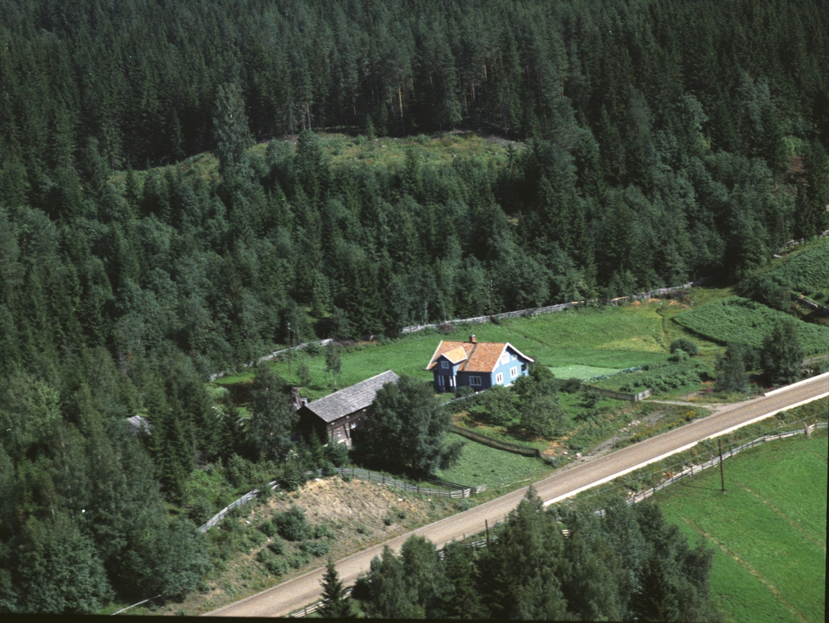 Widerøes Flyveselskap A/S, Flyfoto av Bekkeli, Åsmarkvegen, Moelv, Ringsaker.
