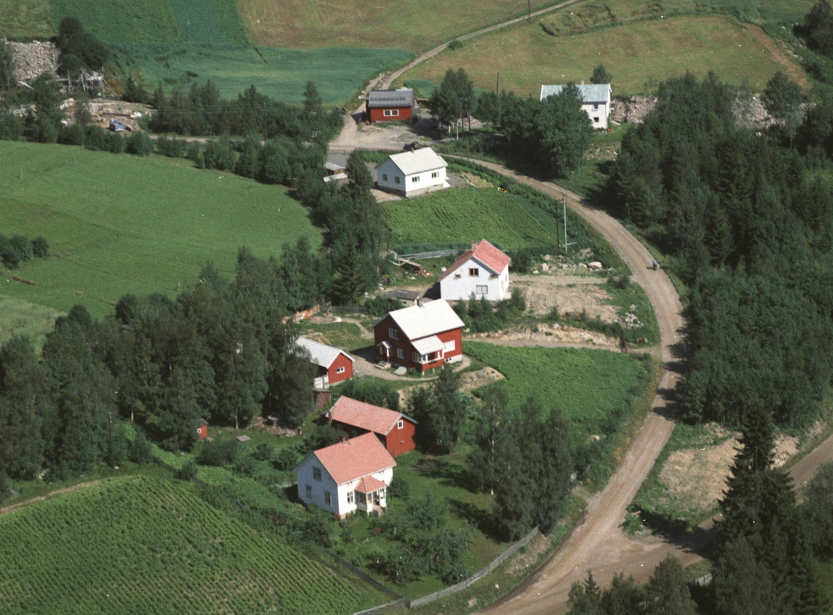 Widerøes Flyveselskap A/S, Flyfoto av Solstad, villabebyggelse ved Brandbutajet, Åsmarkvegen, Moelv, Ringsaker.