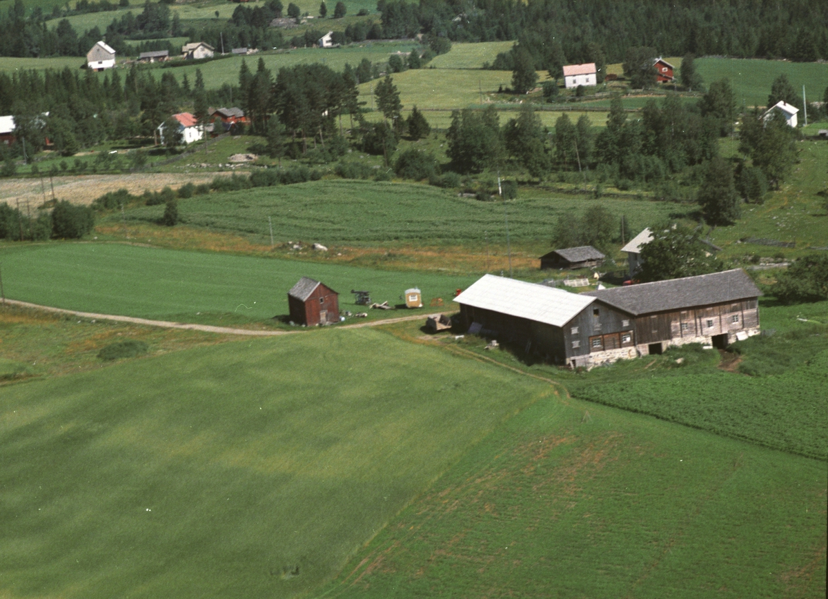 Widerøes Flyveselskap A/S, Flyfoto av Skavlia gard, Fløtlia, Moelv, Ringsaker.