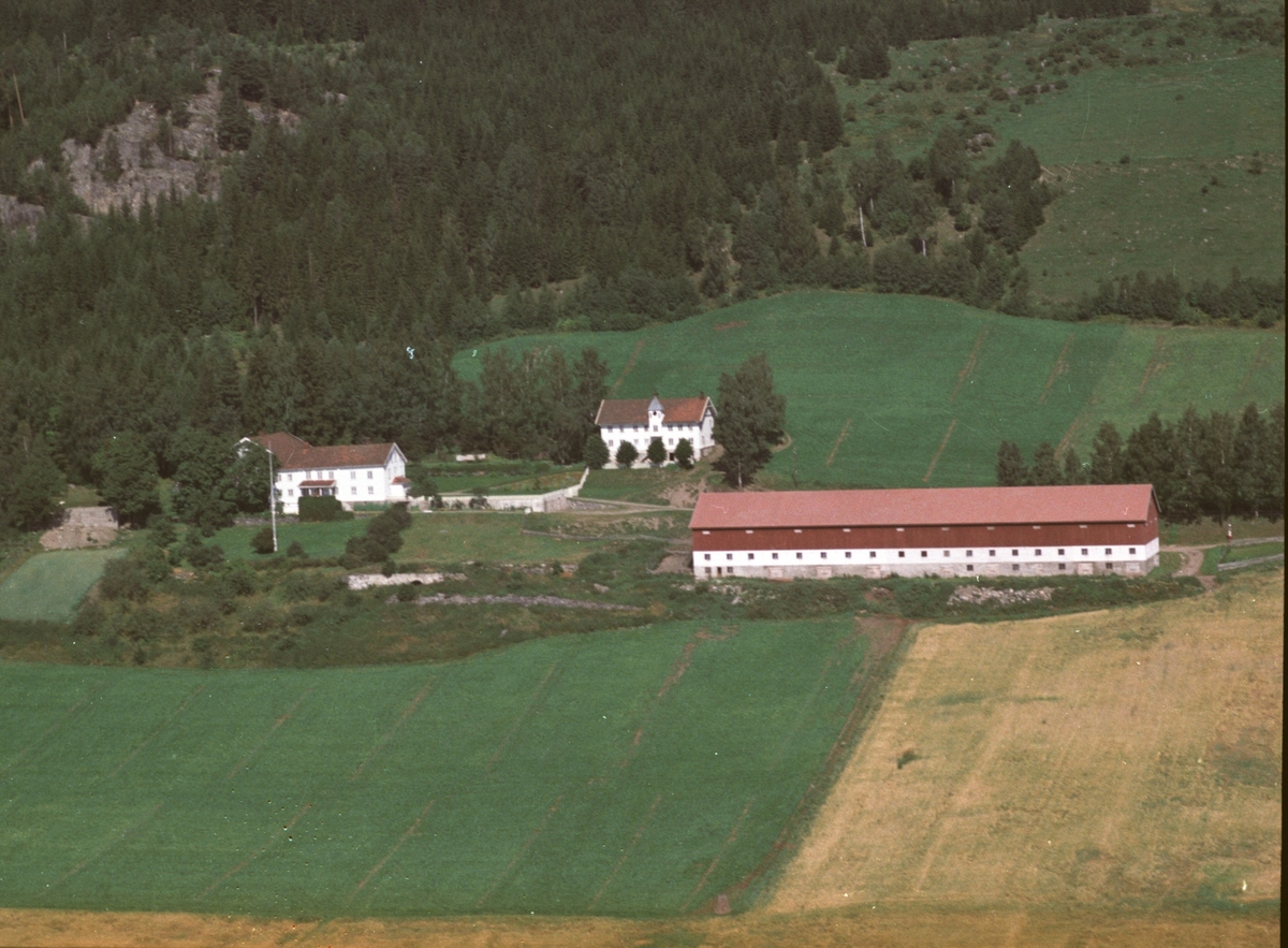 Widerøes Flyveselskap A/S, Flyfoto av Berg gard, Ring, Ringsaker.