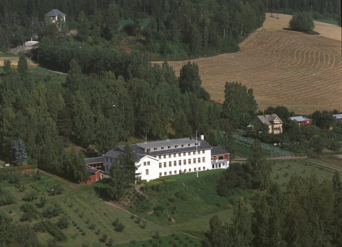 Widerøes Flyveselskap A/S, Flyfoto, Breidablikk II, Ringsaker Folkehøgskole, Ringsaker.