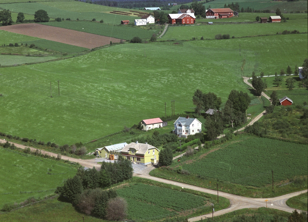 Widerøes Flyveselskap A/S, Flyfoto, kolonial, landhandel, Martinsen, Nes, Hedmark.