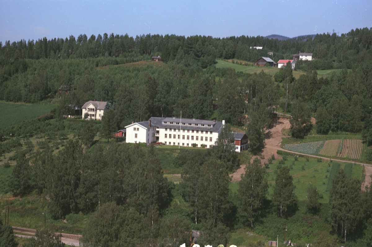 Widerøes Flyveselskap A/S, Flyfoto, Ringsaker folkehøgskole, Ringsaker.FLYFOTO.
