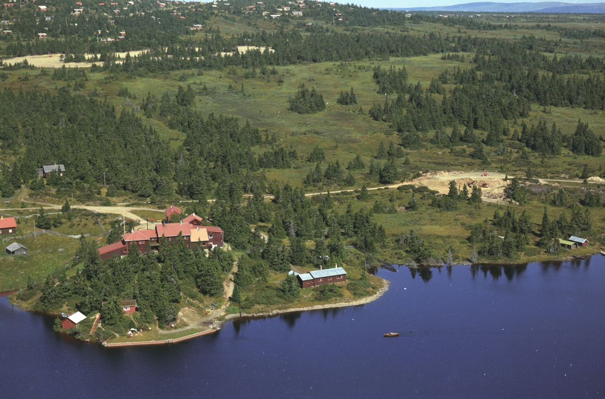 Widerøes Flyveselskap A/S, Flyfoto, Rustad Fjellstue, Sjusjøen, Ringsaker.