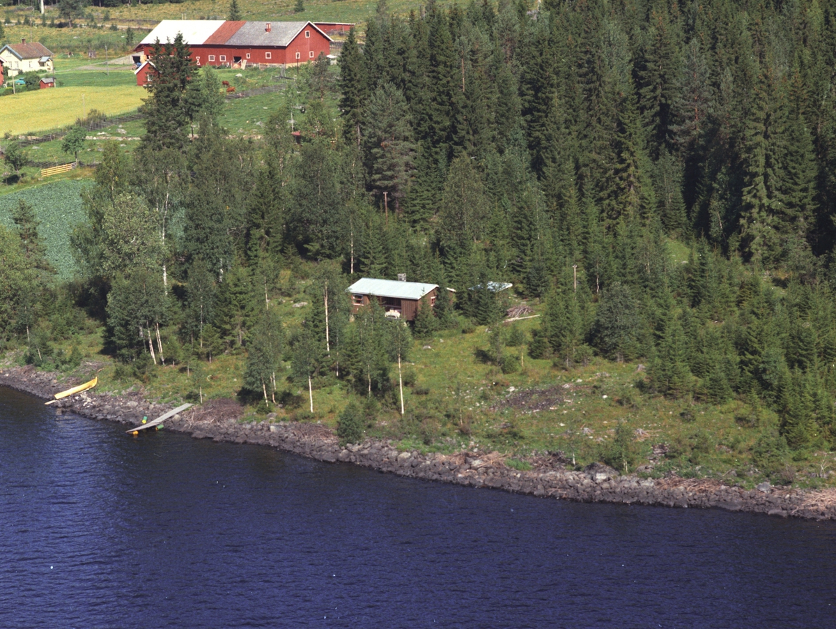 Widerøes Flyveselskap A/S, Flyfoto, Hytte, Mosevika ved Næra, Åsmarka, Ringsaker.