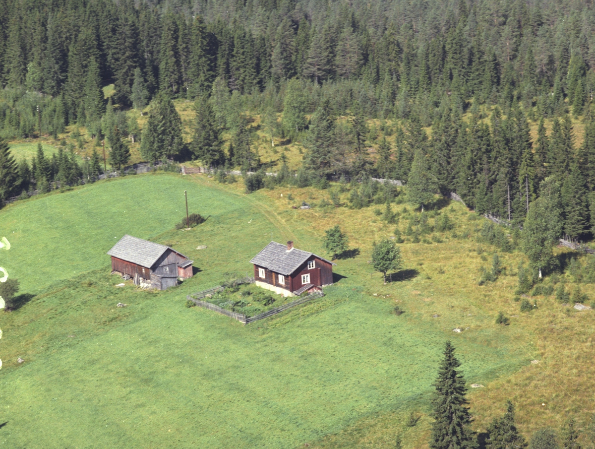 Widerøes Flyveselskap A/S, Flyfoto, Bruksveen i Lismarka. Ringsaker, Husmannsplass.