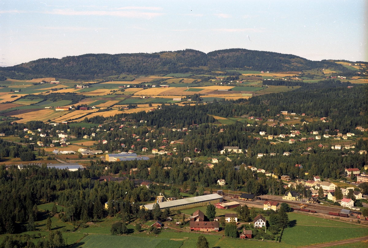 Widerøes Flyveselskap A/S, Flyfoto, Moelv sentrum, Ringsaker.