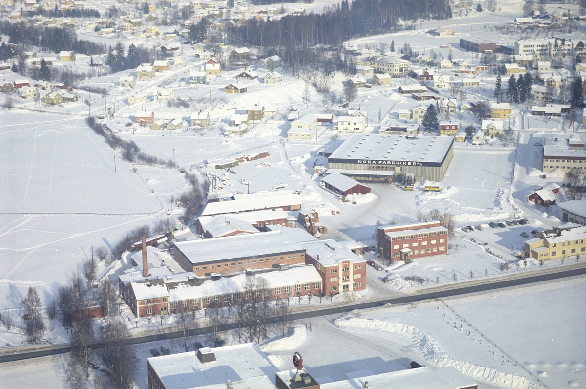 Widerøes Flyveselskap A/S, Flyfoto, Nora Fabrikker A/S, Brumunddal, Ringsaker.