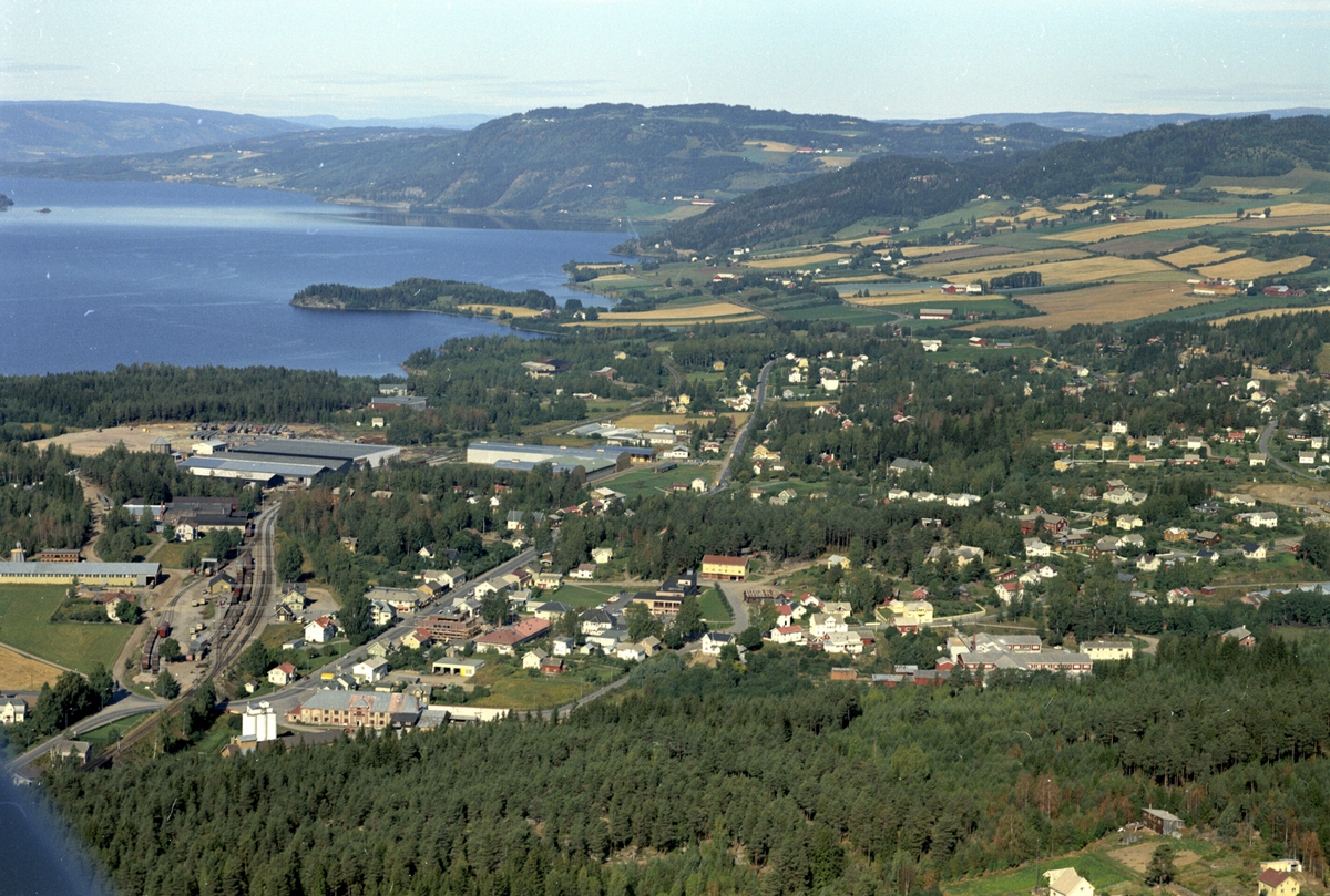 Widerøes Flyveselskap A/S, Flyfoto, Moelv, Ringsaker, mot Mjøsa og Ring.