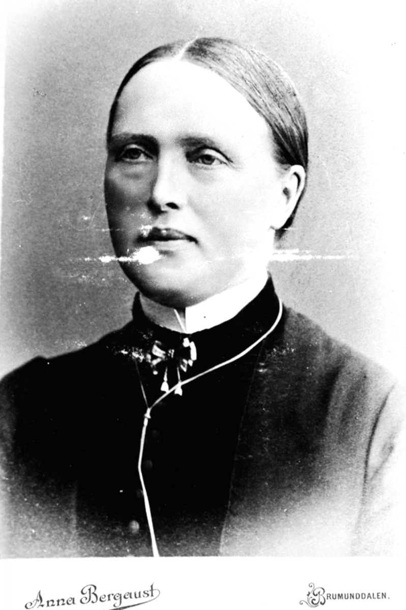 Anno Domkirkeodden, Portrett av Kjerstine Gaalaas, født Deglum lille 1845, Gaalaas store, Furnes, Ringsaker.